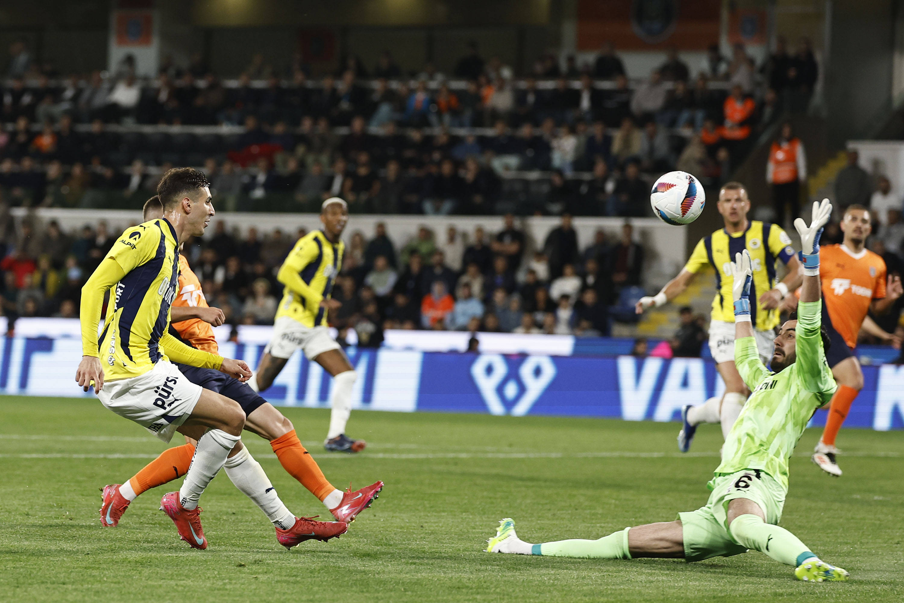 爱游戏注册-关于社区盾赛后再迎强敌；拉齐奥内部沟通；主帅态度——信心回归；高层口径保持一致的信息