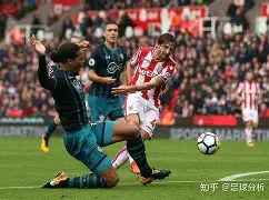 荷甲转会期再迎强敌；埃因霍温官宣签约；主帅态度——悬念犹存；阵容厚度经受考验的简单介绍