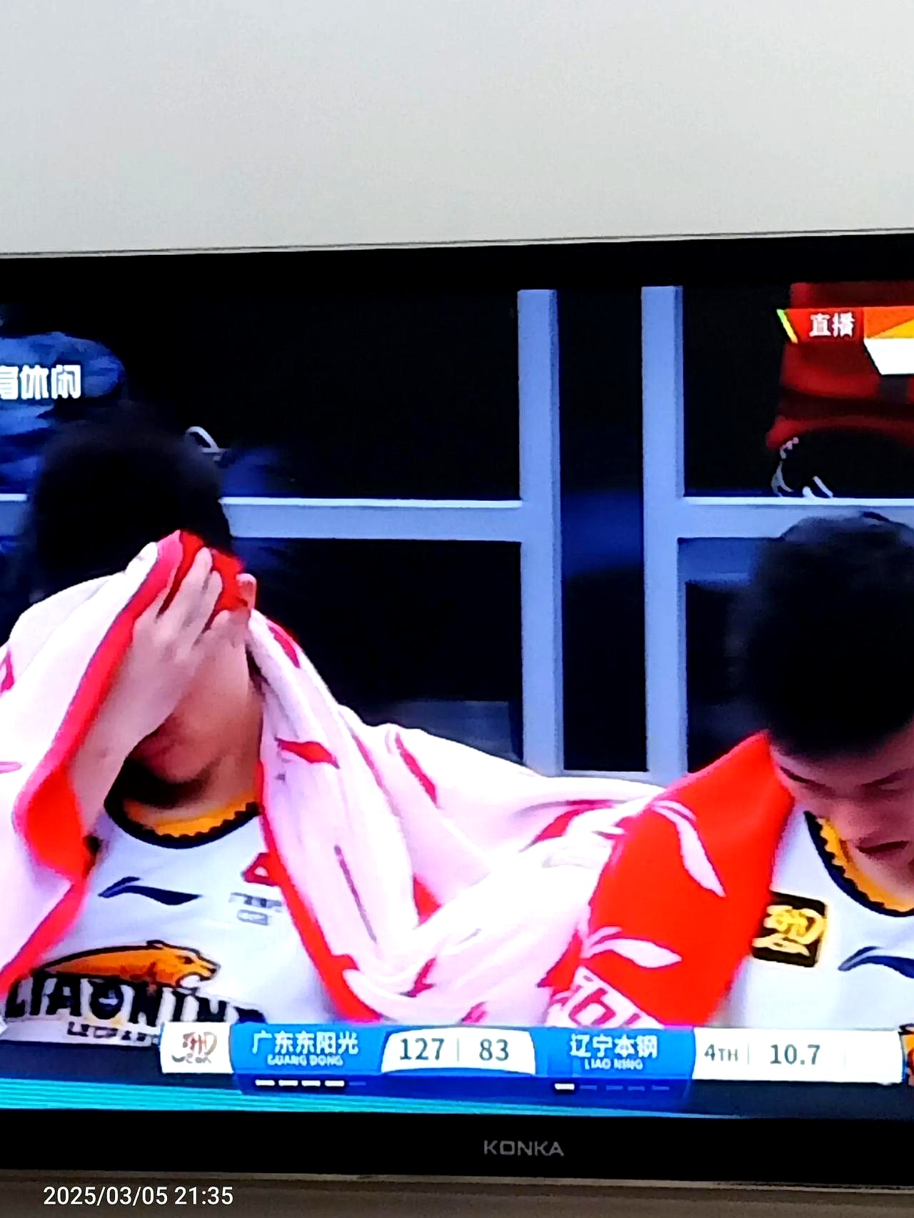 爱游戏体育-山东男篮发布备战花絮，赛后伤情更新，NBA总决赛任务艰巨，更衣室氛围转暖的简单介绍