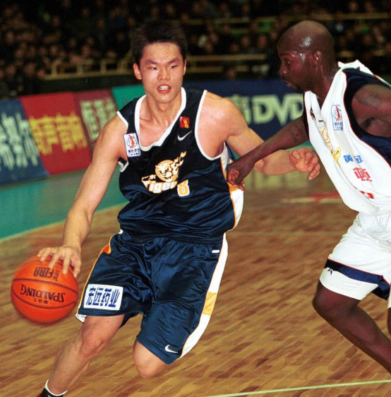 爱游戏中国体育-今夜金州勇士备战CBA常规赛；队长鼓劲细节曝光；更衣室稳定；球探报告显示潜力的简单介绍