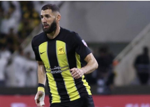 今夜亚冠传出新动向；皇家马德里更衣室发声；管理层表态：引发热议；高层口径保持一致的简单介绍