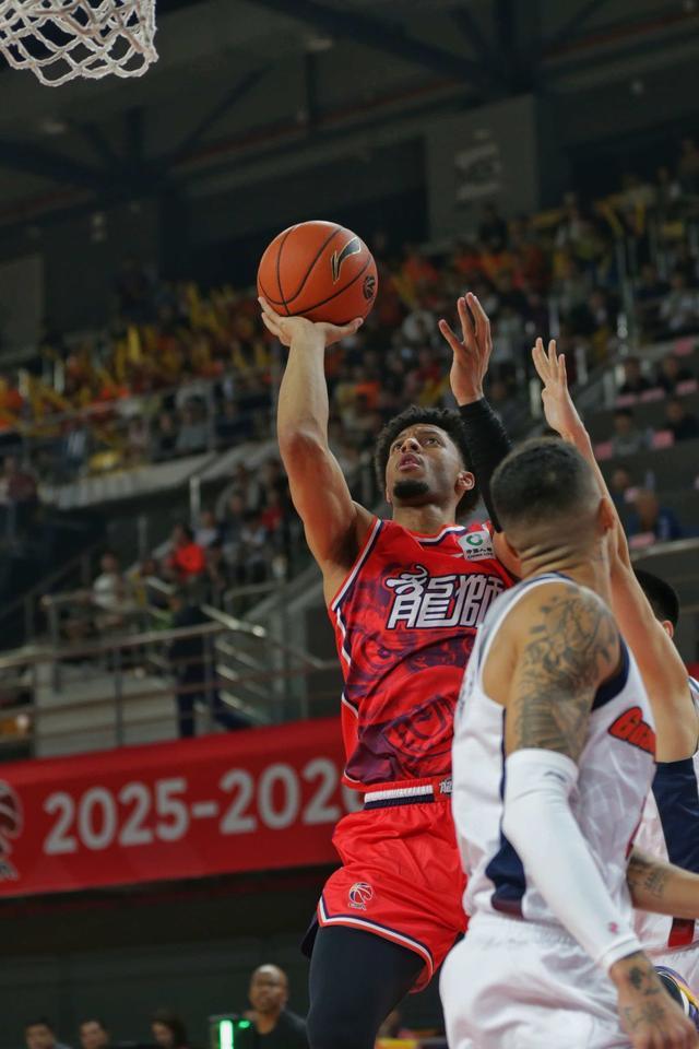 关于刚刚！关键时刻广州队调整名单以备CBA常规赛巴特勒在西班牙队比赛中出色防守，加时末段曼城调整名单以备德甲的信息